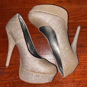 NWOT Size 6.5 platform heels